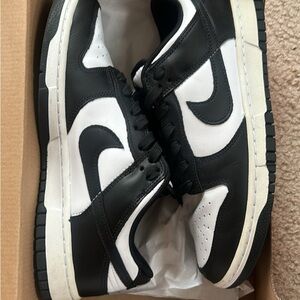 Nike Dunks Panda Edition